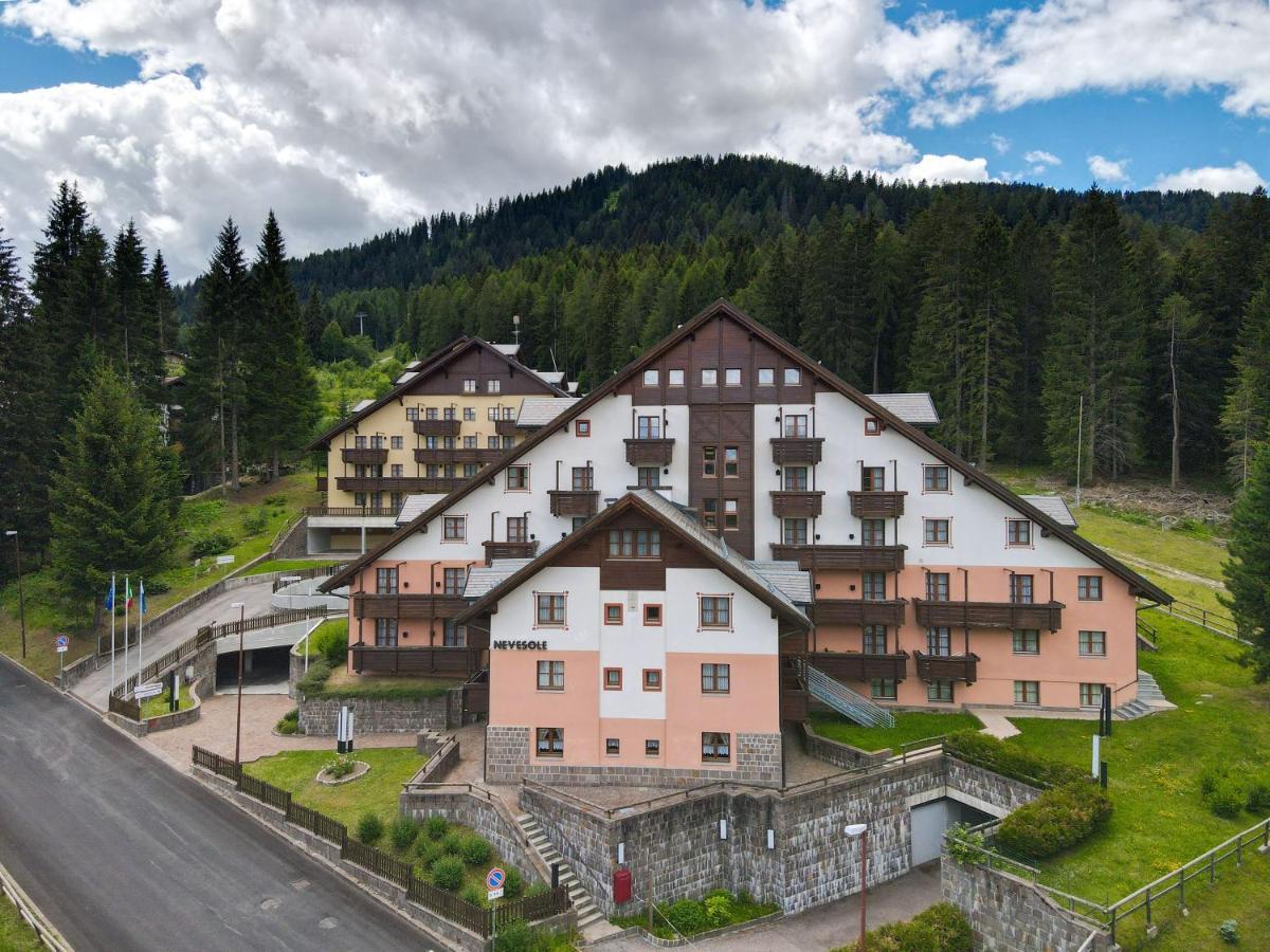 Nevesole Folgarida Resort Aparthotel Luaran gambar