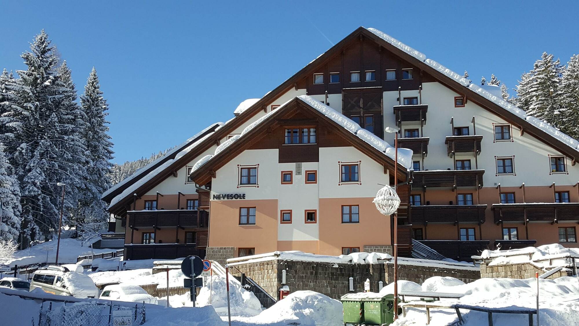 Nevesole Folgarida Resort Aparthotel Luaran gambar